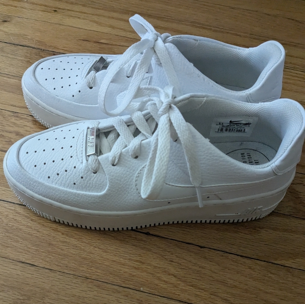 Air Force 1 women's sneakers